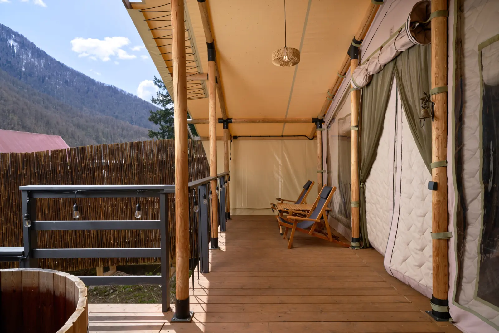 глэмпинг Дзен в Красной Поляне, фото территории и домиков